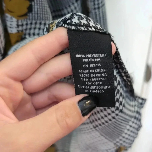 SHARAGANO Tunic Top Floral Smocked Accent Buttons - Picture 4 of 8